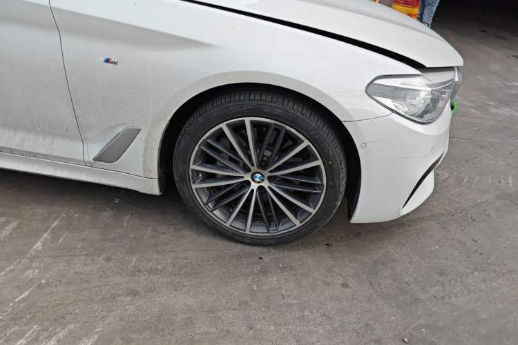 Used BMW 5 Series 2020 530Li Luxury Edition M Sport Package Right Front Wheel Hub