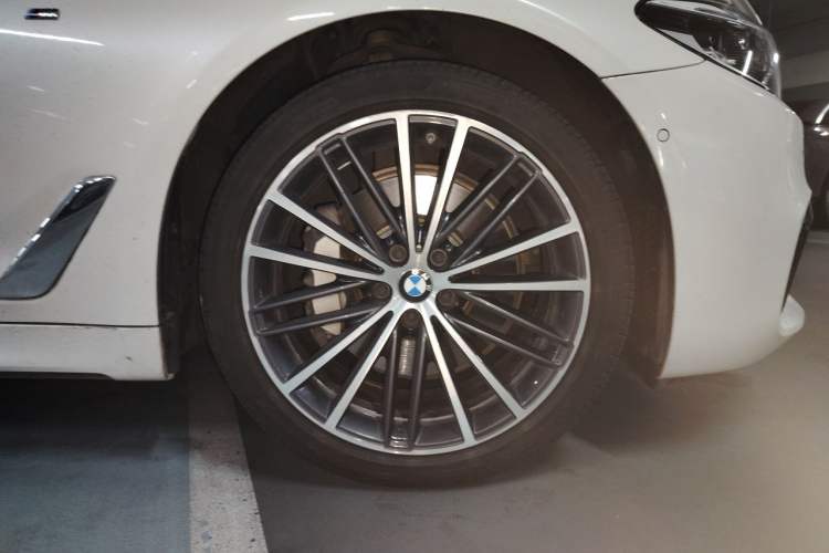 Used BMW 5 Series 2020 530Li Leading Model M Sport Package Right Front Wheel Hub