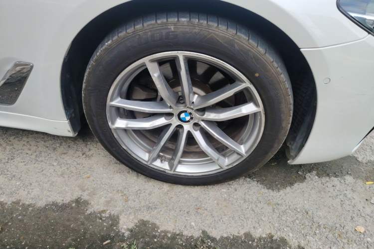 Used BMW 5 Series 2020 525Li M Sport Package Right Front Wheel Hub