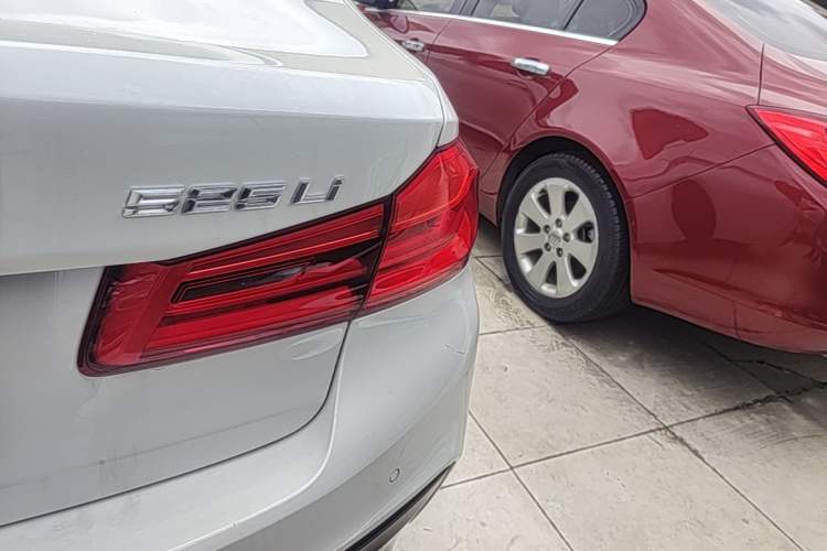 Used BMW 5 Series 2020 525Li M Sport Package Right Rear Taillight