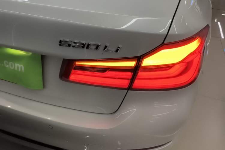 Used BMW 5 Series 2020 530Li Leading Edition Luxury Package Right Rear Taillight