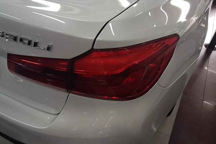 Used BMW 5 Series 2020 530Li Luxury Edition M Sport Package Right Rear Taillight