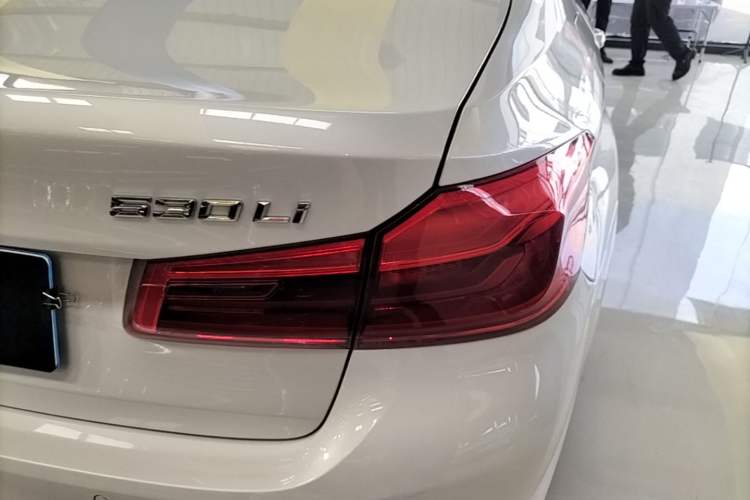 Used BMW 5 Series 2020 530Li Leading Edition Luxury Package Right Rear Taillight