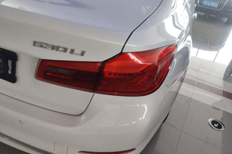 Used BMW 5 Series 2020 530Li Leading Edition Luxury Package Right Rear Taillight