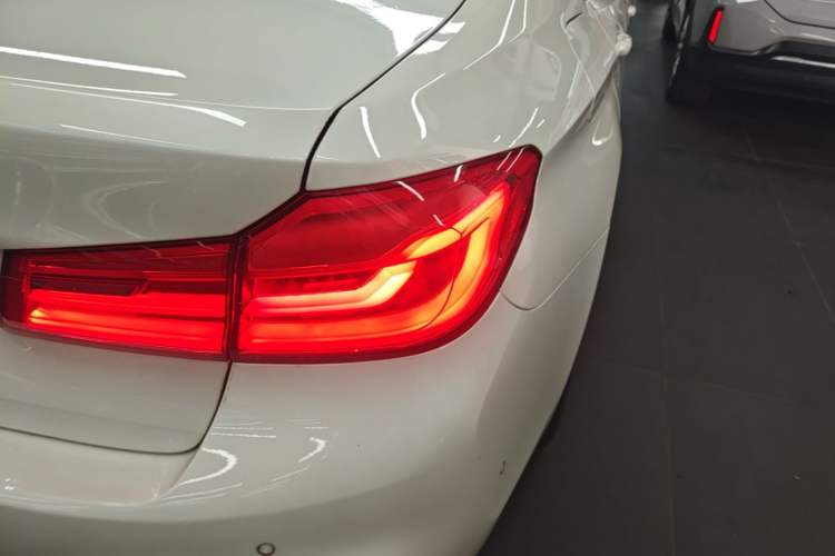 Used BMW 5 Series 2020 530Li Luxury Edition M Sport Package Right Rear Taillight