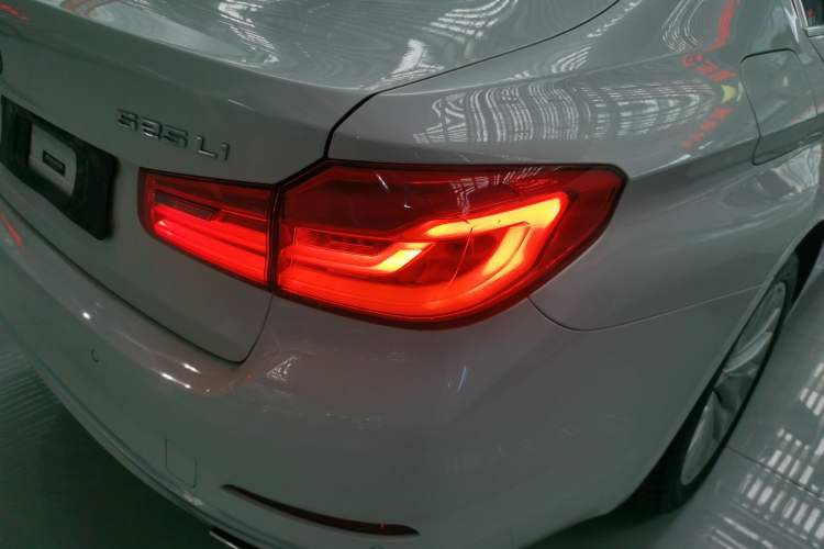 Used BMW 5 Series 2020 525Li Luxury Package Right Rear Taillight
