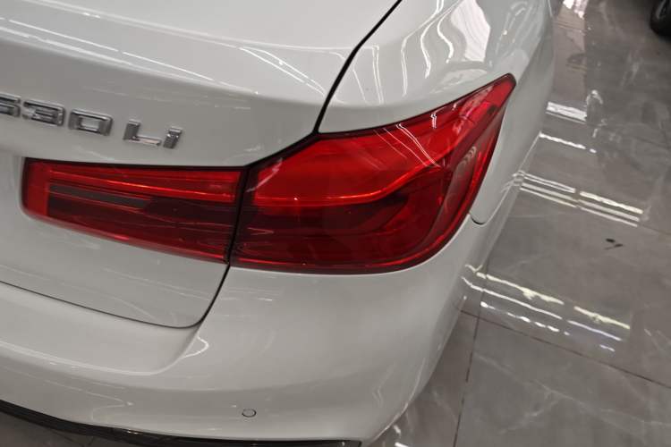 Used BMW 5 Series 2020 530Li Luxury Edition M Sport Package Right Rear Taillight