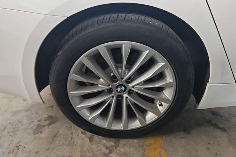 Used BMW 5 Series 2020 530Li xDrive Luxury Package Right Rear Wheel Hub