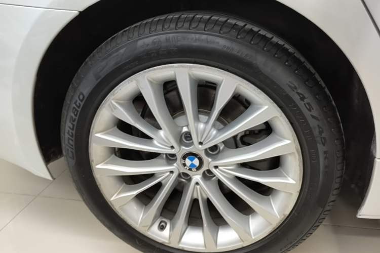 Used BMW 5 Series 2020 530Li Leading Edition Luxury Package Right Rear Wheel Hub