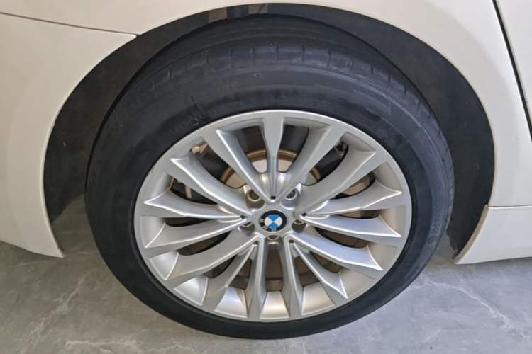 Used BMW 5 Series 2020 530Li Leading Edition Luxury Package Right Rear Wheel Hub