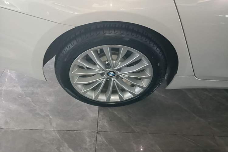 Used BMW 5 Series 2020 530Li xDrive Luxury Package Right Rear Wheel Hub