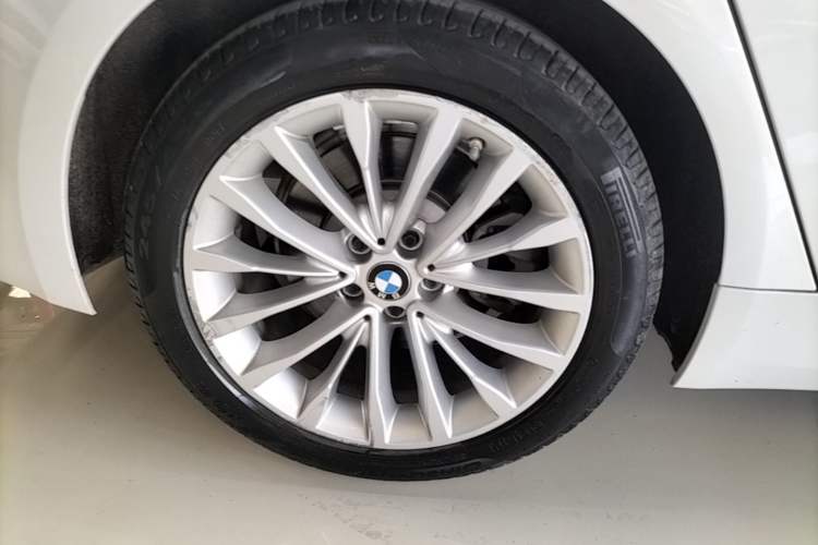 Used BMW 5 Series 2020 530Li Leading Edition Luxury Package Right Rear Wheel Hub