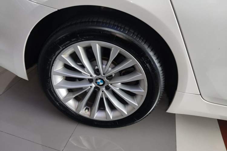 Used BMW 5 Series 2020 530Li Leading Edition Luxury Package Right Rear Wheel Hub