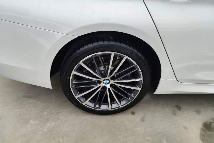 Used BMW 5 Series 2020 530Li Luxury Edition M Sport Package Right Rear Wheel Hub