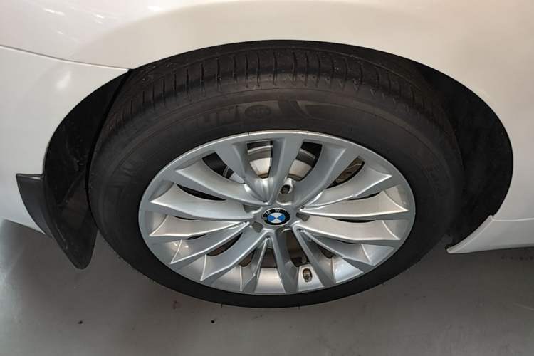 Used BMW 5 Series 2020 530Li Luxury Edition Premium Package Right Rear Wheel Hub