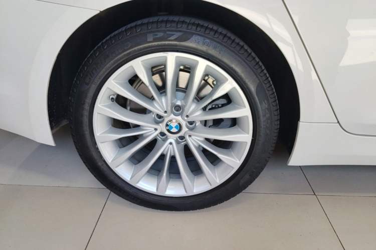 Used BMW 5 Series 2020 530Li Leading Edition Luxury Package Right Rear Wheel Hub