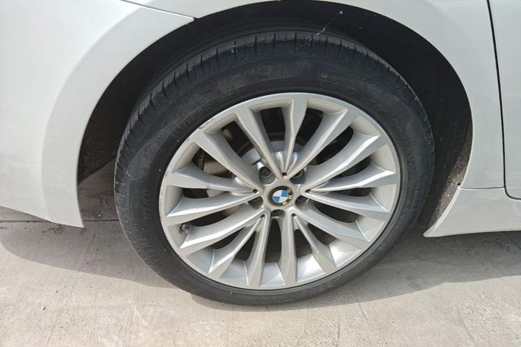 Used BMW 5 Series 2020 530Li xDrive Luxury Package Right Rear Wheel Hub