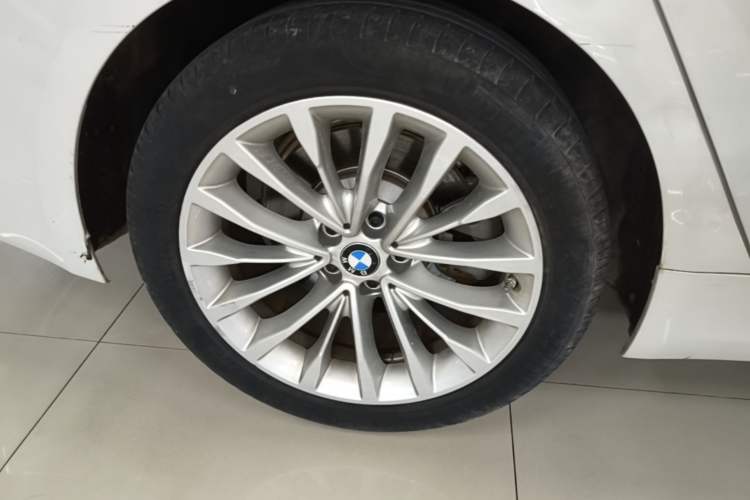 Used BMW 5 Series 2020 530Li Luxury Edition Premium Package Right Rear Wheel Hub