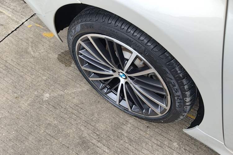 Used BMW 5 Series 2020 530Li Luxury Edition M Sport Package Right Rear Wheel Hub