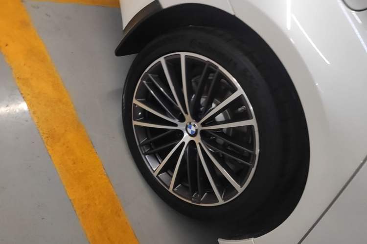 Used BMW 5 Series 2020 530Li Luxury Edition Premium Package Right Rear Wheel Hub