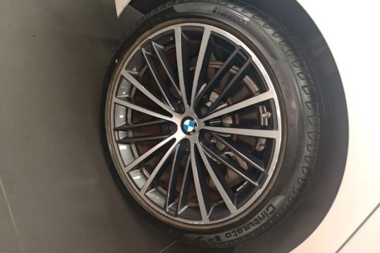 Used BMW 5 Series 2020 530Li Luxury Edition M Sport Package Right Rear Wheel Hub