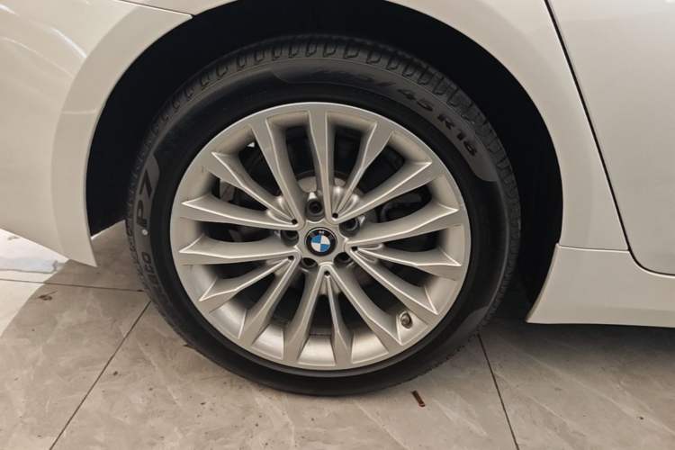 Used BMW 5 Series 2020 530Li Luxury Edition Premium Package Right Rear Wheel Hub