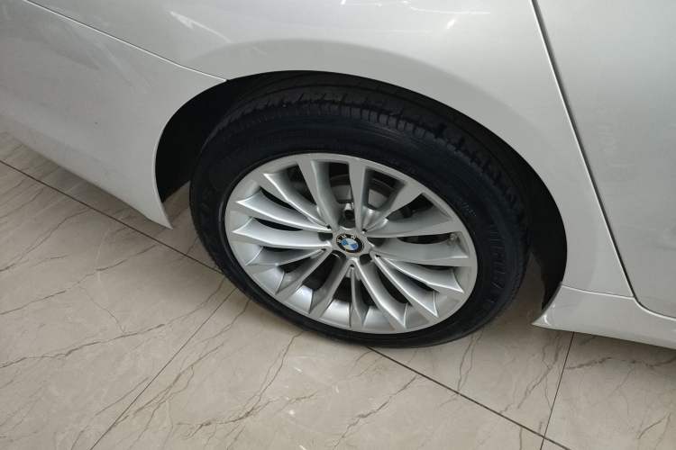 Used BMW 5 Series 2020 525Li Luxury Package Right Rear Wheel Hub