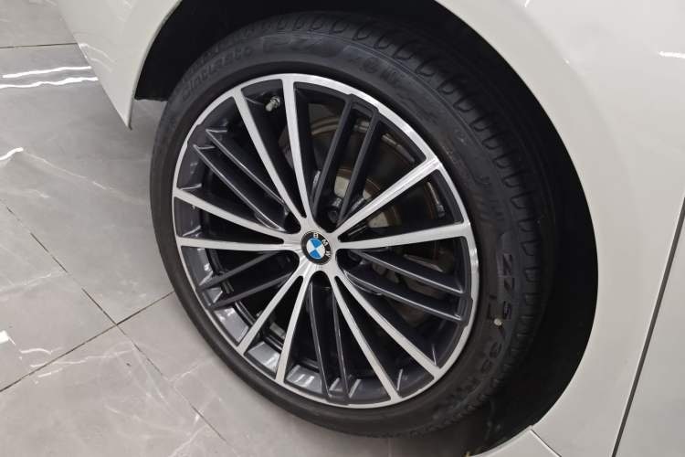 Used BMW 5 Series 2020 530Li Luxury Edition M Sport Package Right Rear Wheel Hub