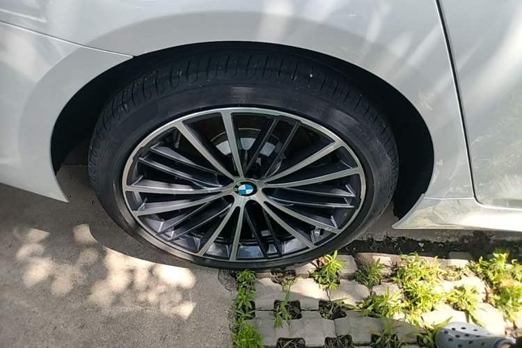 Used BMW 5 Series 2020 530Li xDrive M Sport Package Right Rear Wheel Hub