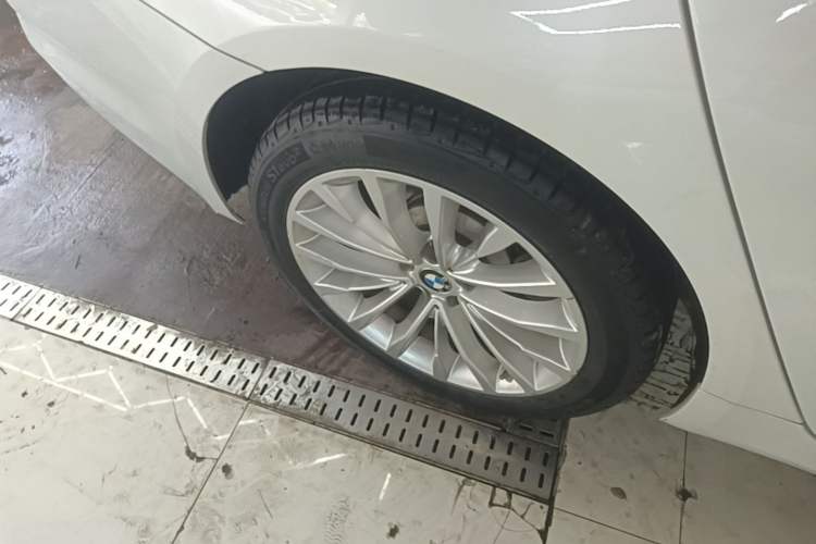Used BMW 5 Series 2020 525Li Luxury Package Right Rear Wheel Hub