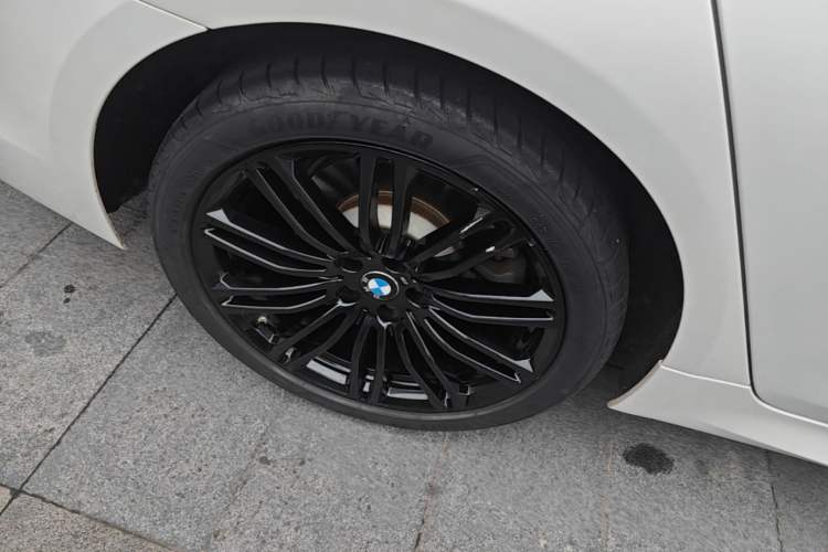 Used BMW 5 Series 2020 530Li Leading Model M Sport Package Right Rear Wheel Hub