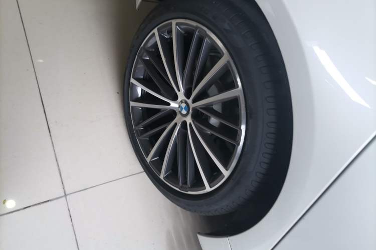 Used BMW 5 Series 2020 530Li Leading Model M Sport Package Right Rear Wheel Hub