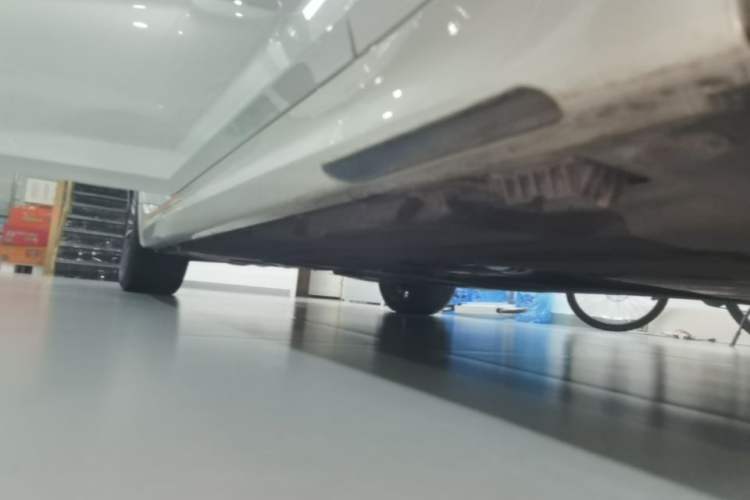 Used BMW 5 Series 2020 530Li xDrive M Sport Package Right Side Sill
