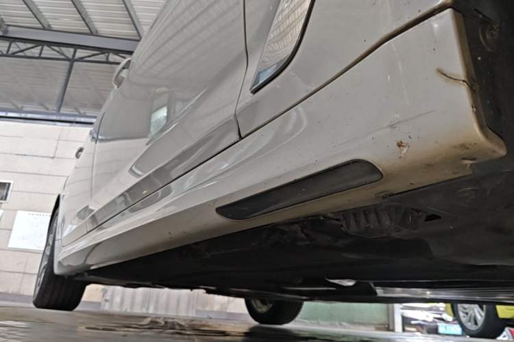 Used BMW 5 Series 2020 525Li M Sport Package Right Side Sill