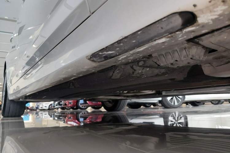 Used BMW 5 Series 2020 530Li Leading Edition Luxury Package Right Side Sill