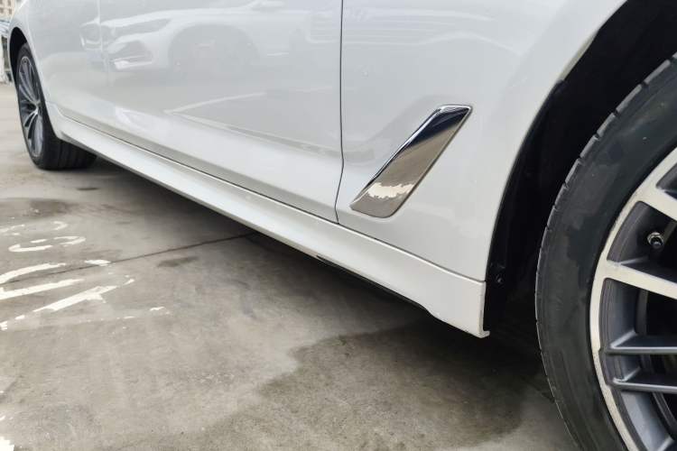 Used BMW 5 Series 2020 530Li Luxury Edition M Sport Package Right Side Sill