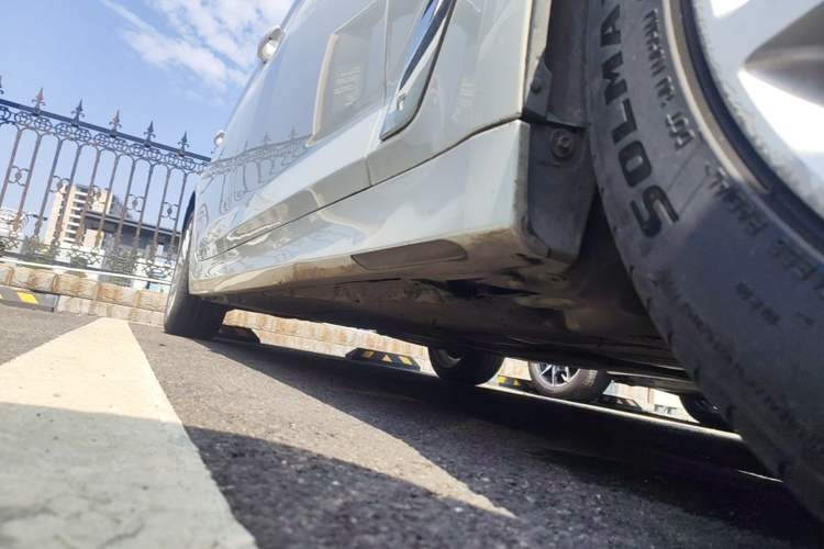 Used BMW 5 Series 2020 530Li xDrive Luxury Package Right Side Sill
