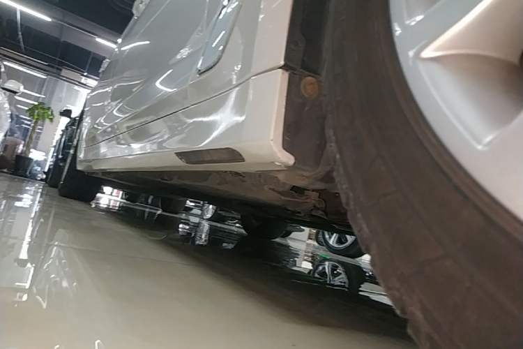 Used BMW 5 Series 2020 525Li Luxury Package Right Side Sill