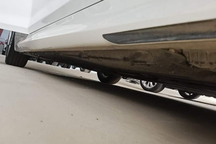 Used BMW 5 Series 2020 525Li M Sport Package Right Side Sill