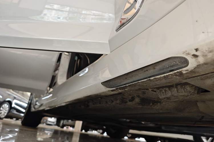 Used BMW 5 Series 2020 530Li Luxury Edition Premium Package Right Side Sill