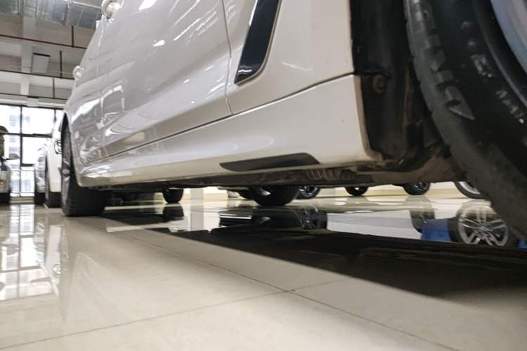 Used BMW 5 Series 2020 525Li M Sport Package Right Side Sill