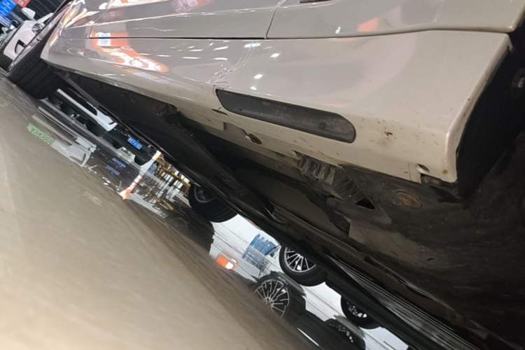 Used BMW 5 Series 2020 530Li xDrive Luxury Package Right Side Sill