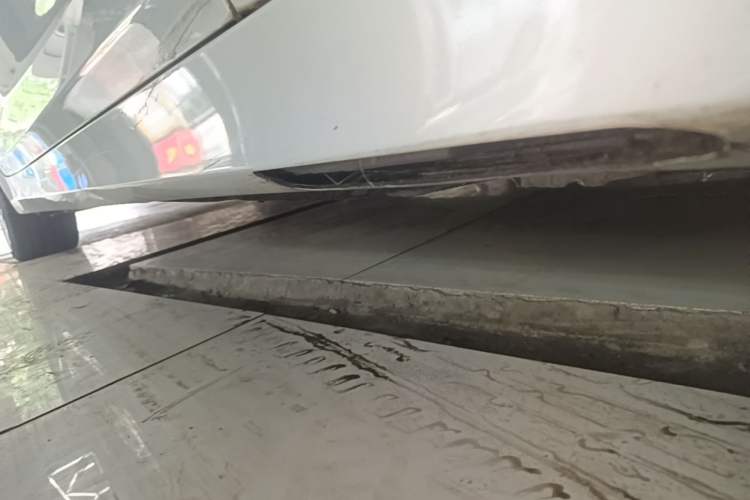 Used BMW 5 Series 2020 525Li Luxury Package Right Side Sill