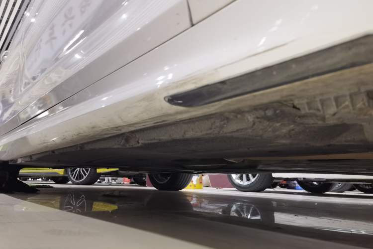 Used BMW 5 Series 2020 525Li M Sport Package Right Side Sill