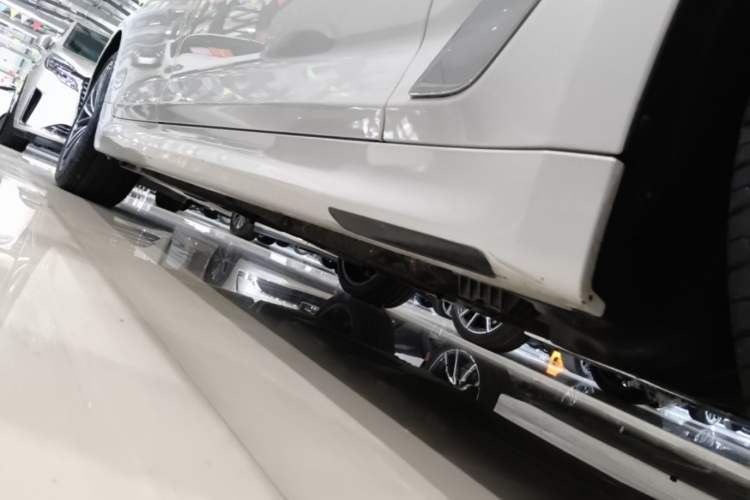 Used BMW 5 Series 2020 530Li Leading Model M Sport Package Right Side Sill