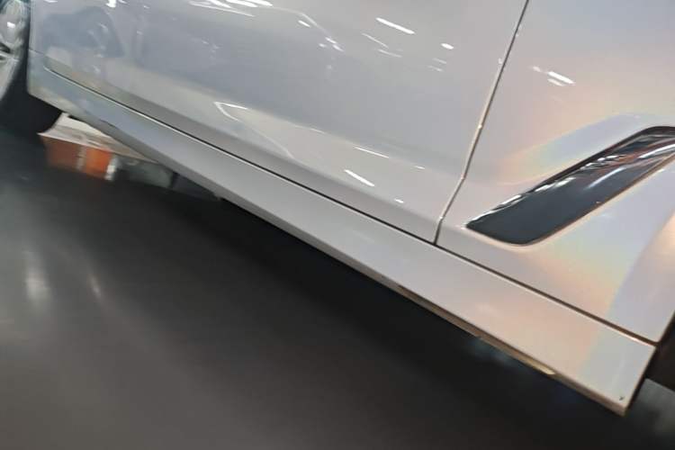 Used BMW 5 Series 2020 525Li Luxury Package Right Side Sill