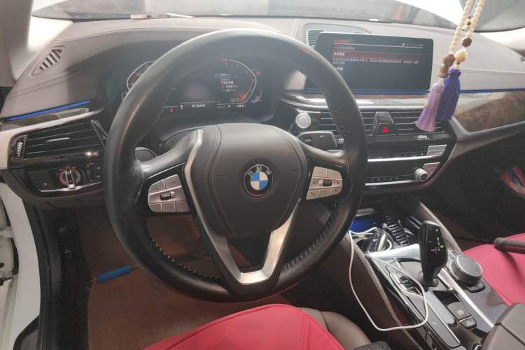 Used BMW 5 Series 2020 525Li Luxury Package Steering Wheel