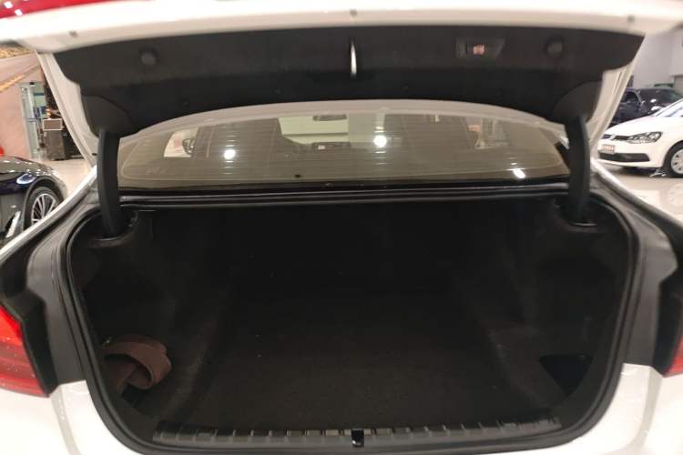 Used BMW 5 Series 2020 525Li Luxury Package Trunk