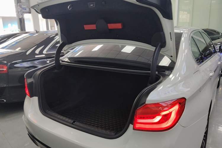 Used BMW 5 Series 2020 530Li Leading Model M Sport Package Trunk