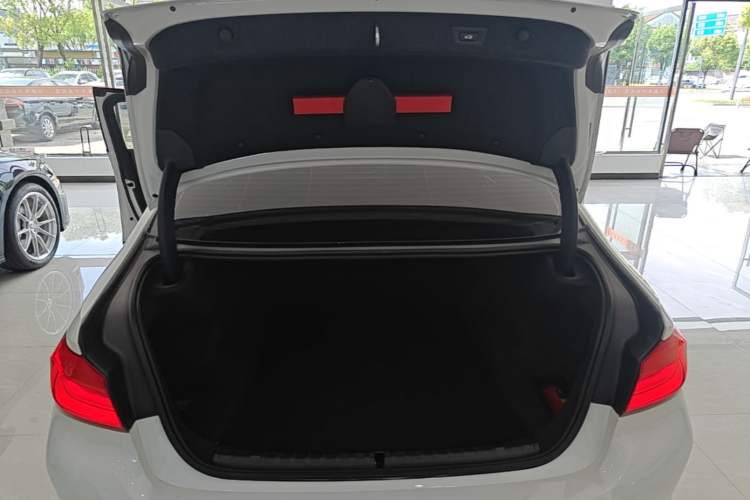 Used BMW 5 Series 2020 525Li Luxury Package Trunk